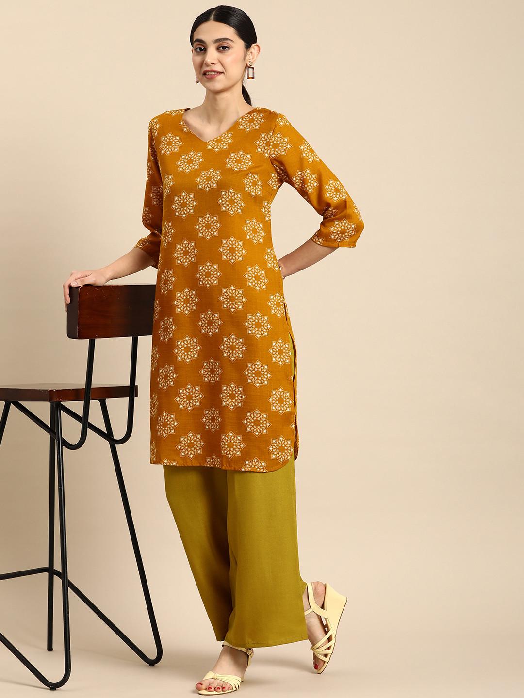 

Anouk Women Floral Printed Kurta with Palazzos, Mustard