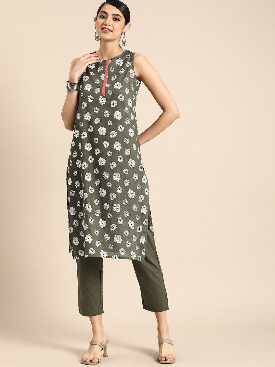 

Anouk Women Printed Pure Cotton Kurta with Trousers, Grey