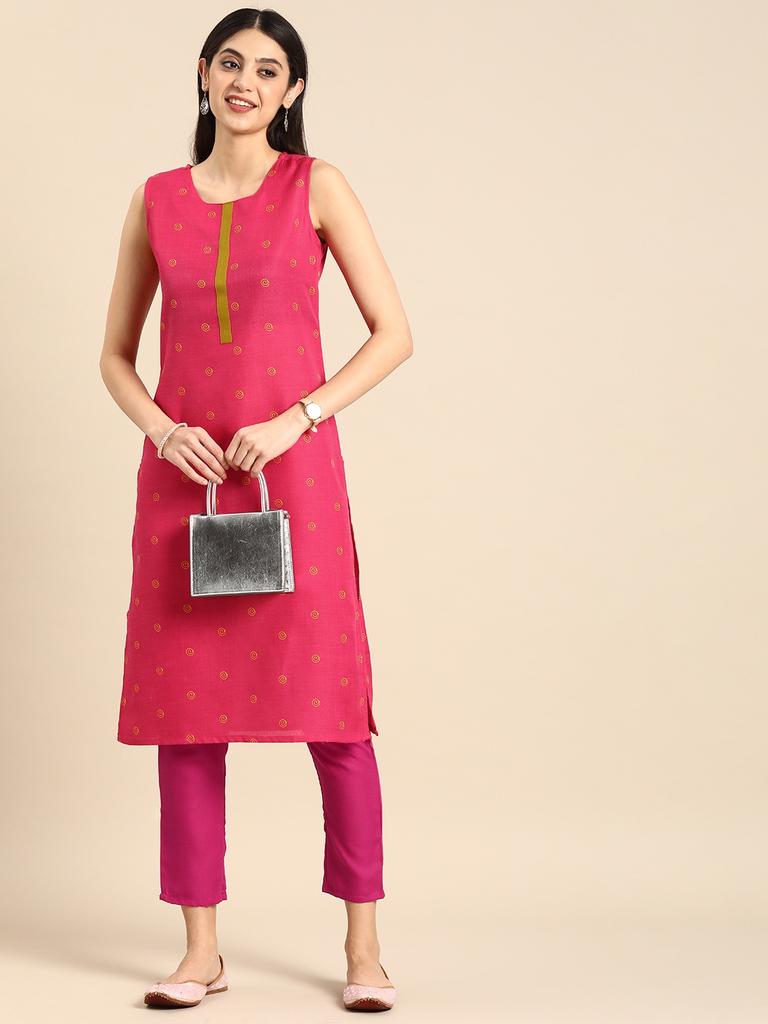 

Anouk Women Geometric Print Round Neck Straight Kurta with Trousers, Magenta