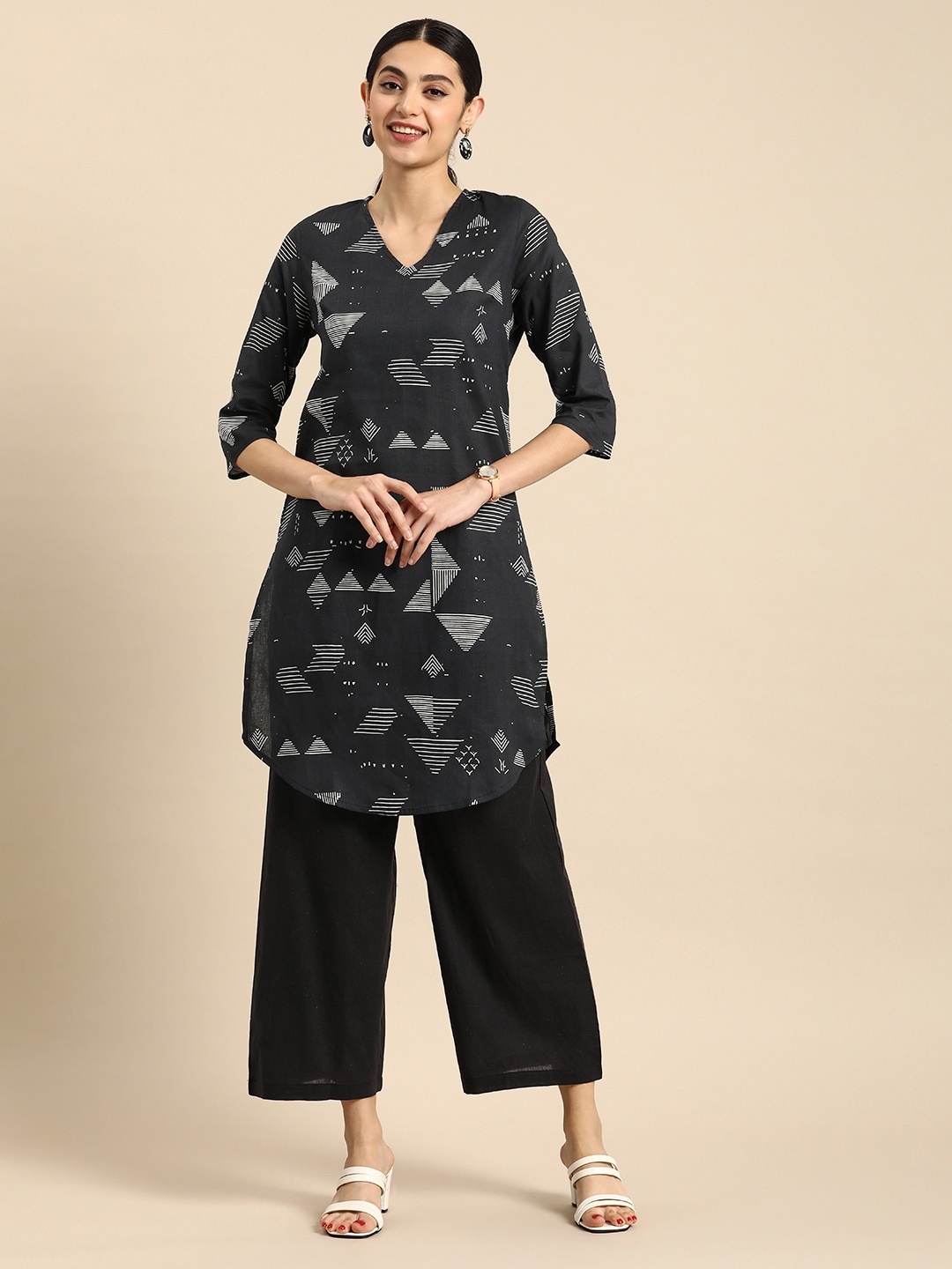 

Anouk Geometric Printed Regular Pure Cotton Kurta with Palazzos, Black