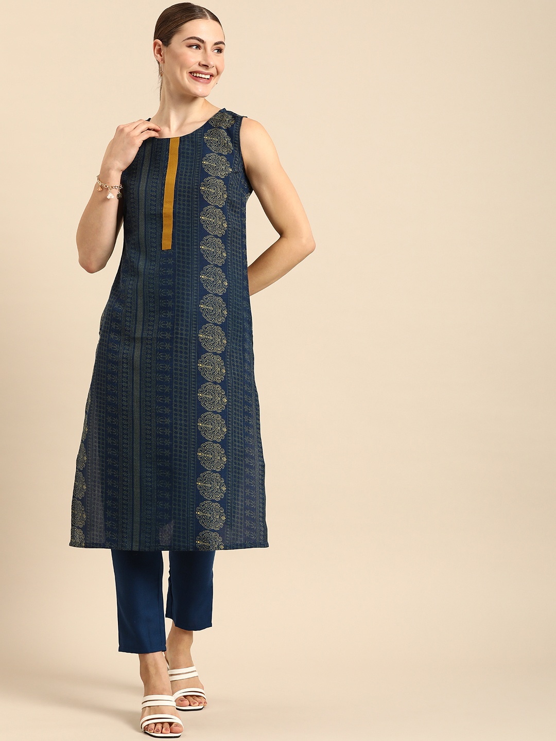 

Anouk Women Ethnic Motifs Printed Regular Kurta with Trousers, Navy blue