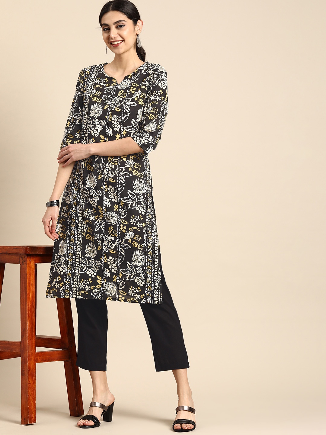 

Anouk Women Floral Printed Pure Cotton Kurta with Trousers, Black