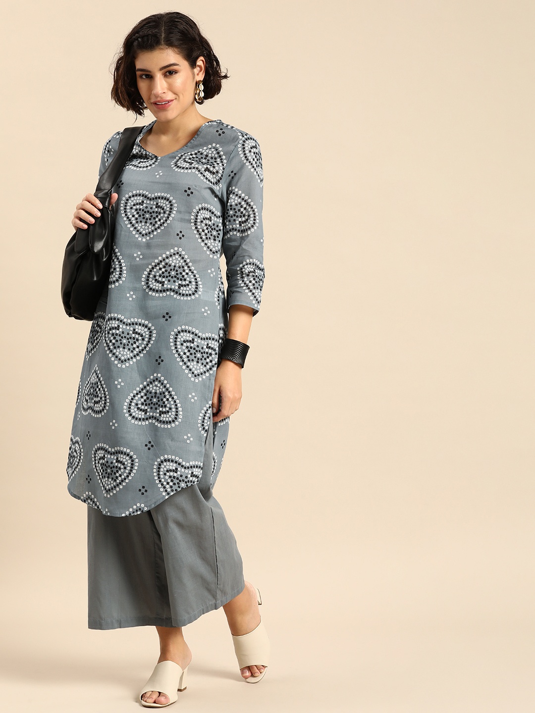 

Anouk Women Bandhani Printed Regular Pure Cotton Kurta with Palazzos, Grey