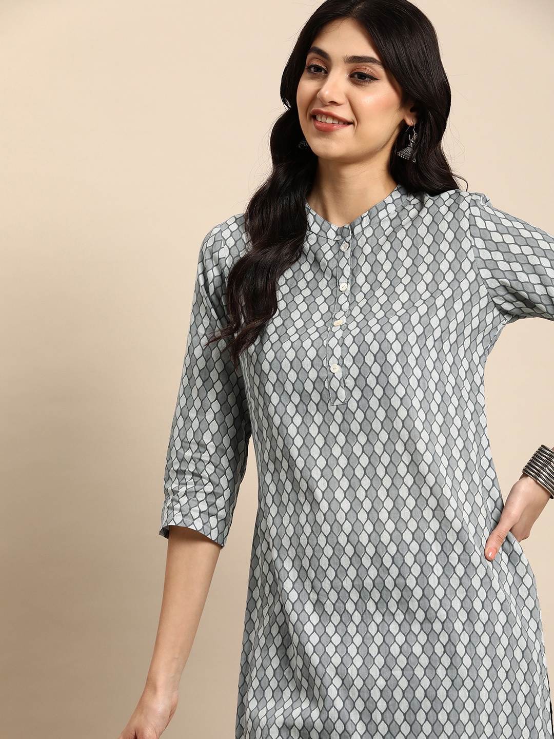 

Anouk Women Pure Cotton Mandarin Collar Geometric Printed Kurta, Grey