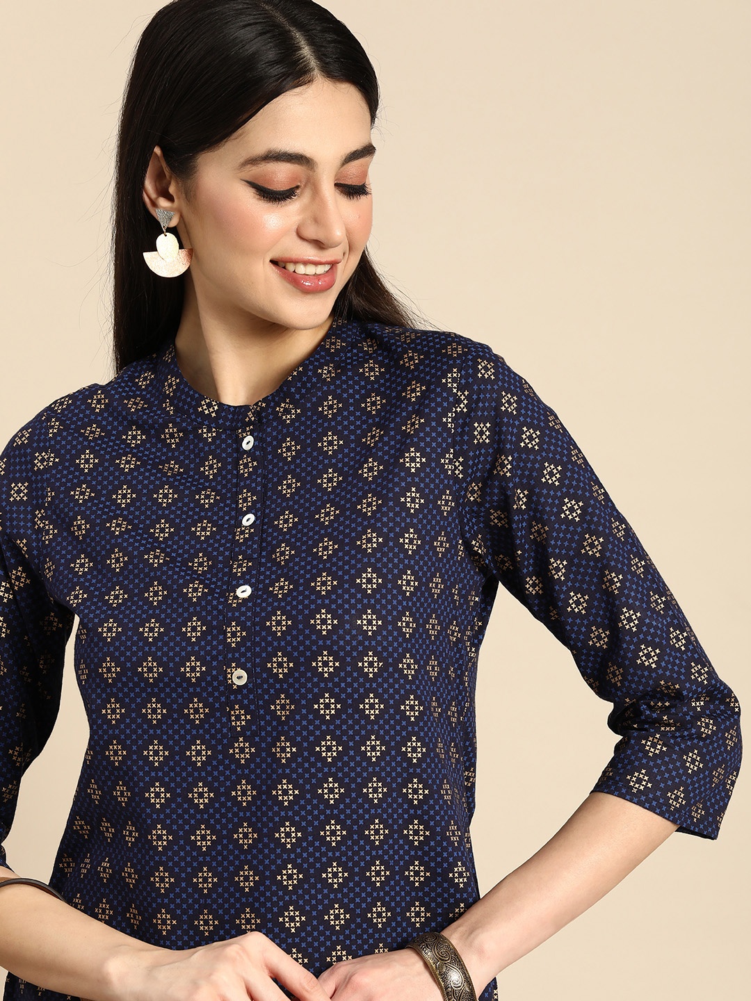 

Anouk Women Pure Cotton Geometric Foil Printed Indigo Kurta, Navy blue