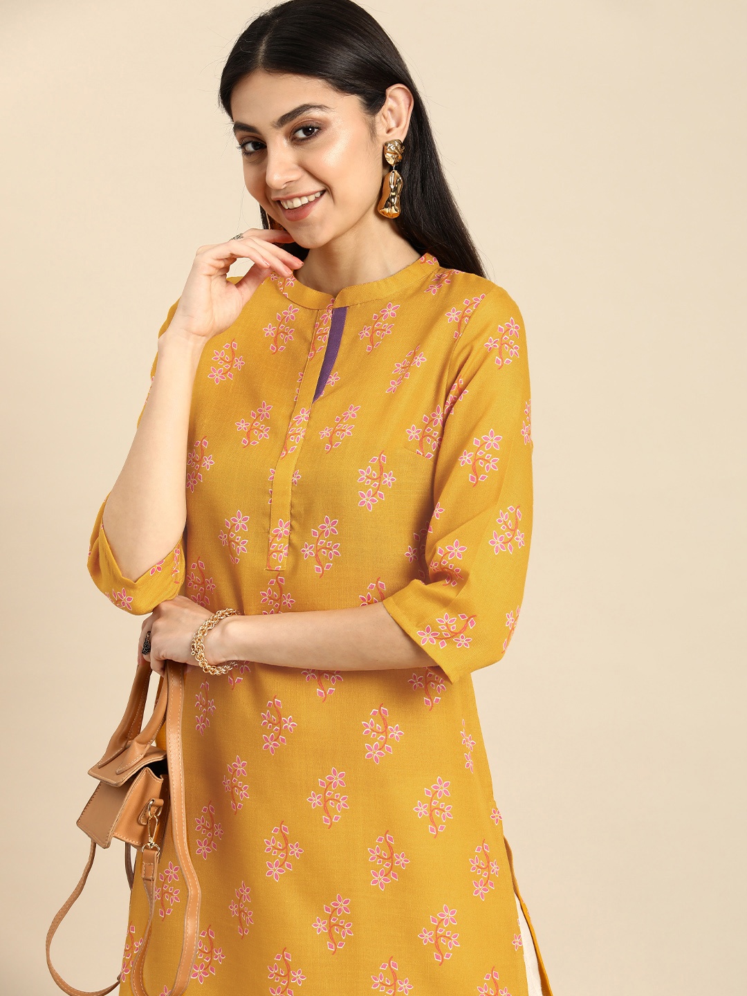 

Anouk Women Floral Printed Mandarin Collar Straight Kurta, Mustard