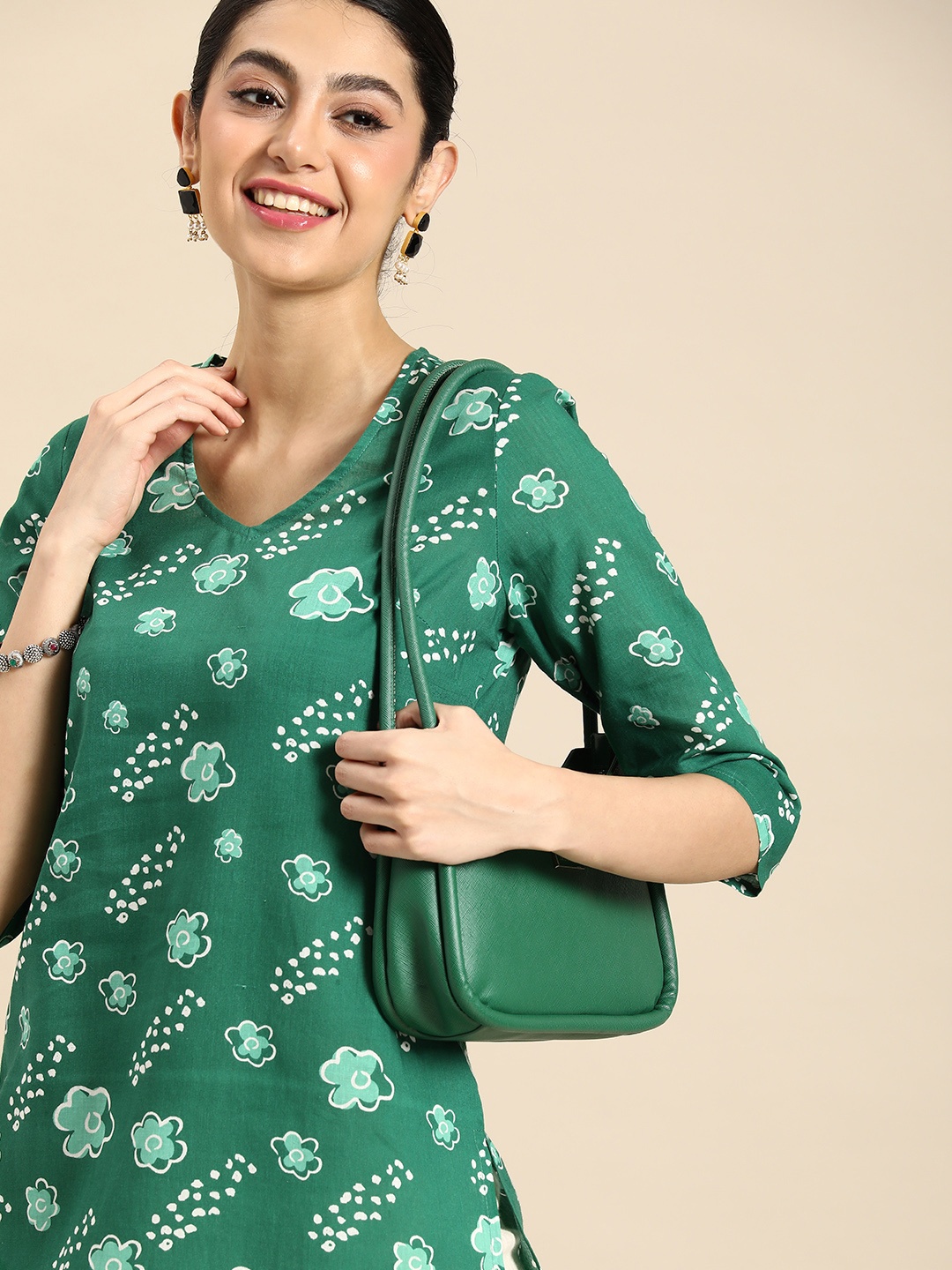 

Anouk V-Neck Floral Printed Pure Cotton Kurta, Green