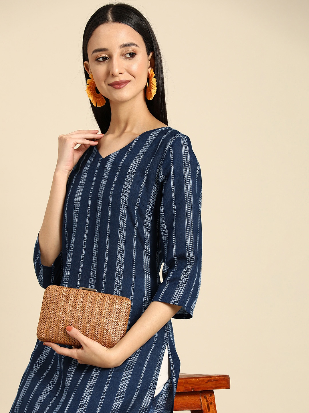 

Anouk Geometric Printed V-Neck Indigo Kurta, Navy blue