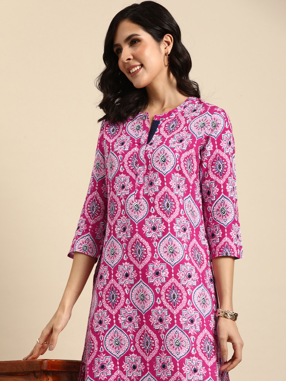 

Anouk Ethnic Motifs Printed Straight Kurta, Magenta