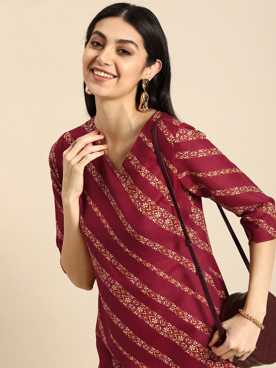 

Anouk Women Ethnic Motifs Printed V-Neck Straight Kurta, Maroon