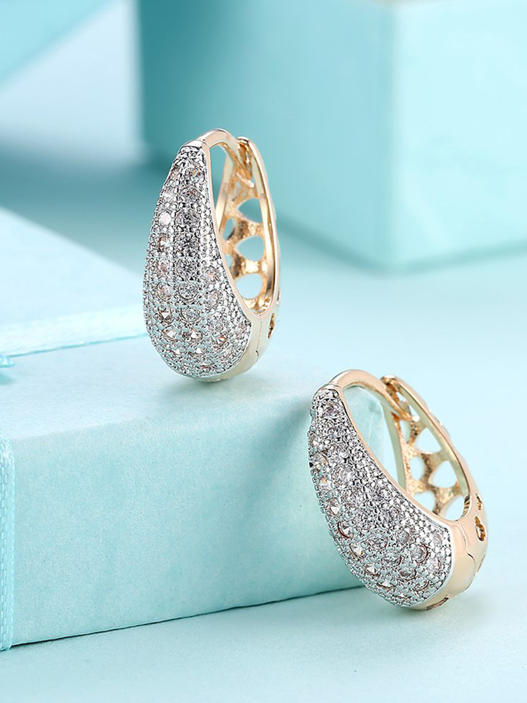 

The Pari Contemporary Studs Earrings, White