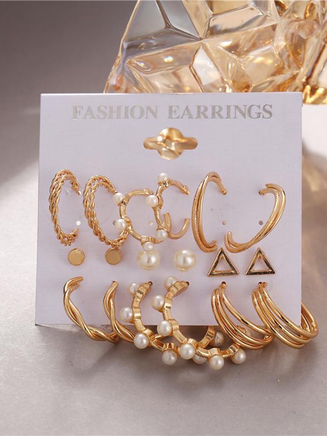 

The Pari Contemporary Studs Earrings, Gold