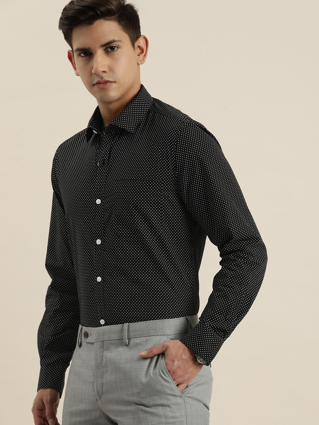 

INVICTUS Men Slim Fit Polka Dots Printed Pure Cotton Sustainable Formal Shirt, Black