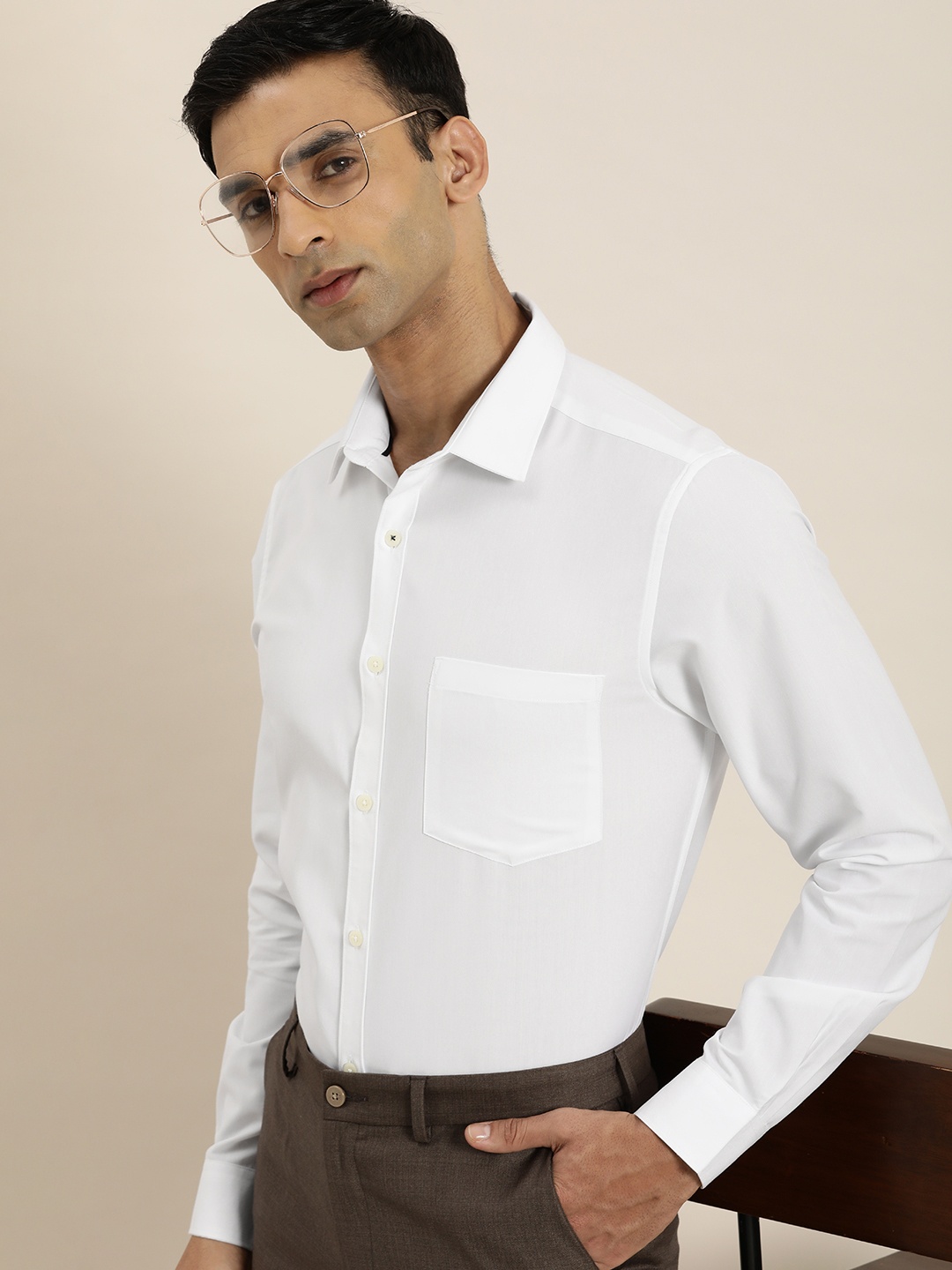 

INVICTUS Men Solid Slim Fit Spread Collar Semiformal Shirt, White