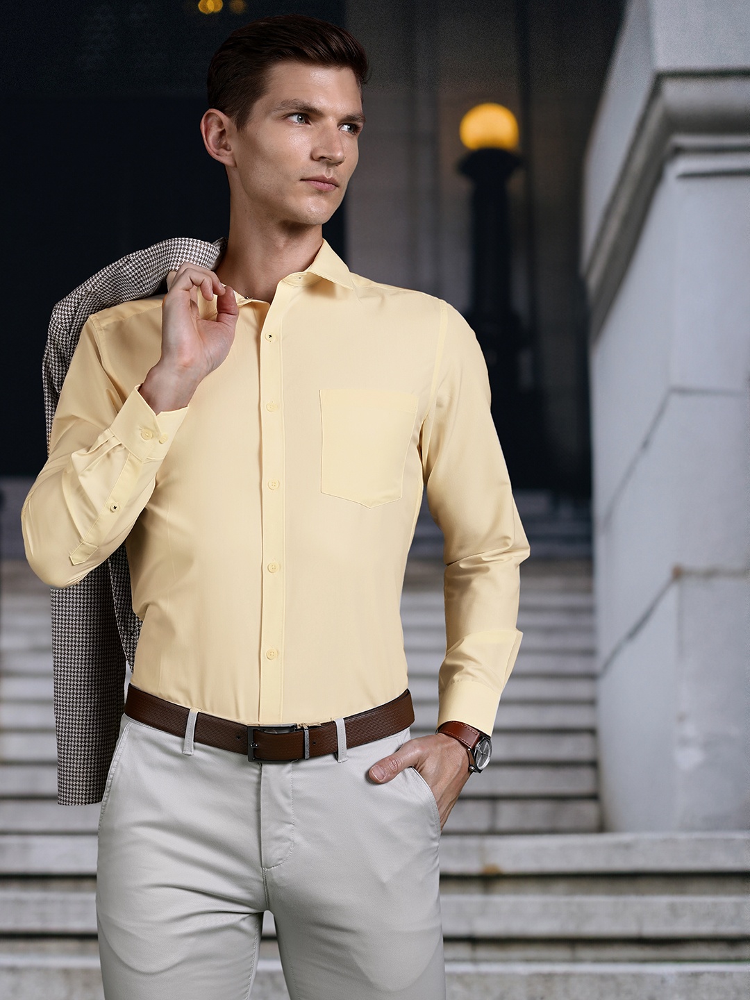 

INVICTUS Men Solid Slim Fit Spread Collar Semiformal Shirt, Yellow
