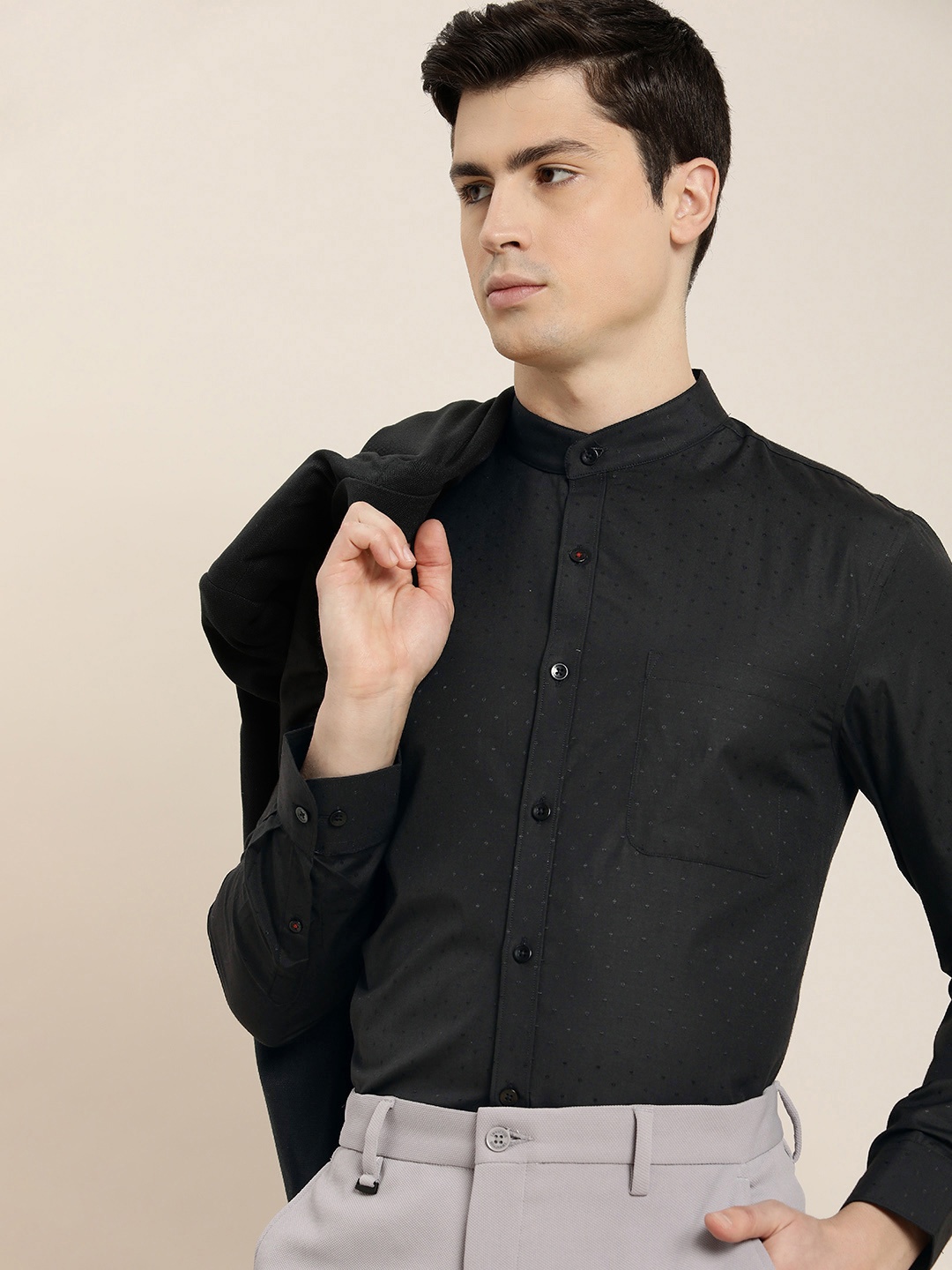 

INVICTUS Slim Fit Self-Design Formal Shirt, Black