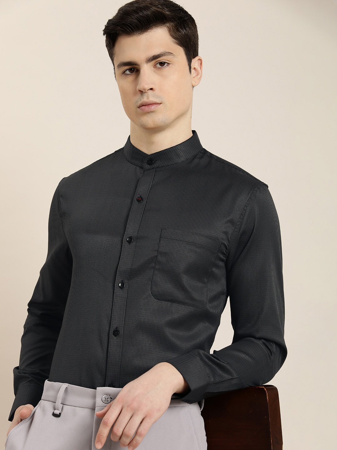 

INVICTUS Men Slim Fit Striped Band Collar Semiformal Shirt, Black