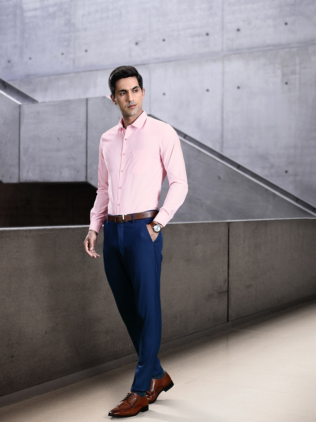 

INVICTUS Men Slim Fit Striped Spread Collar Semiformal Shirt, Pink