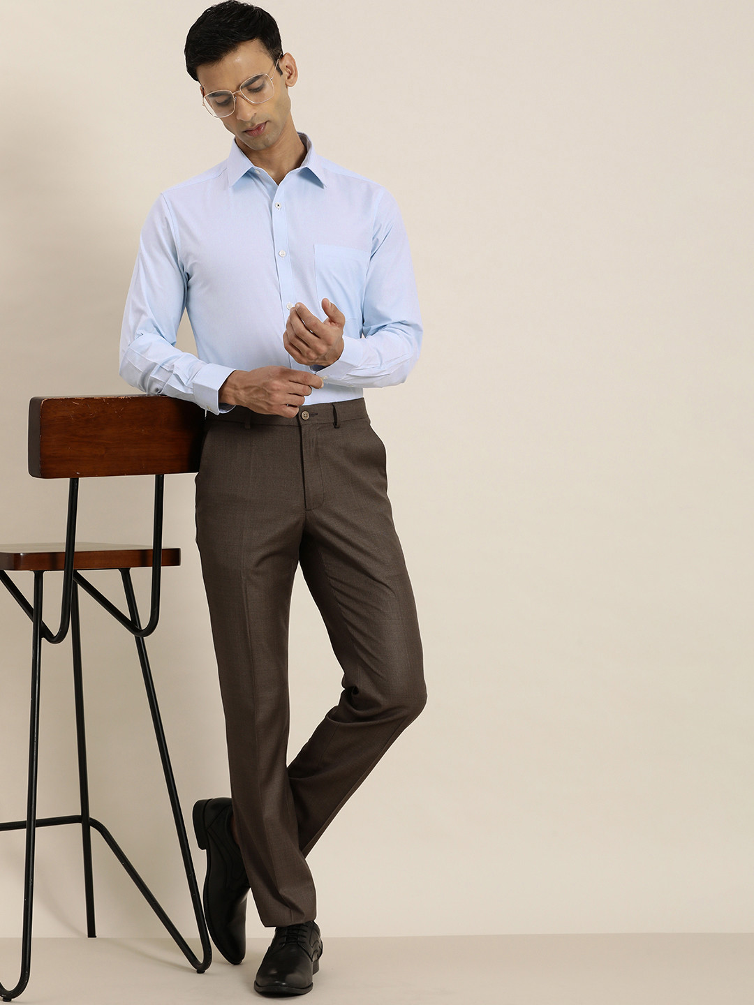 

INVICTUS Men Solid Slim Fit Spread Collar Semiformal Shirt, Blue