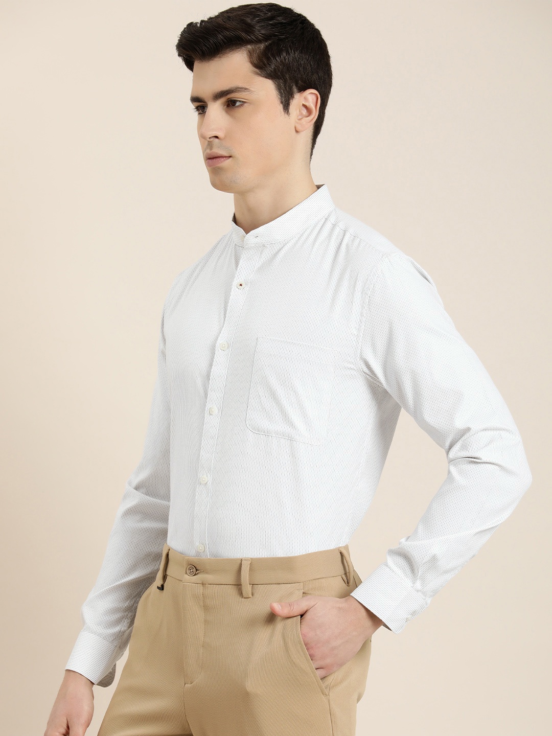 

INVICTUS Men Slim Fit Band Collar Checked Semiformal Shirt, White