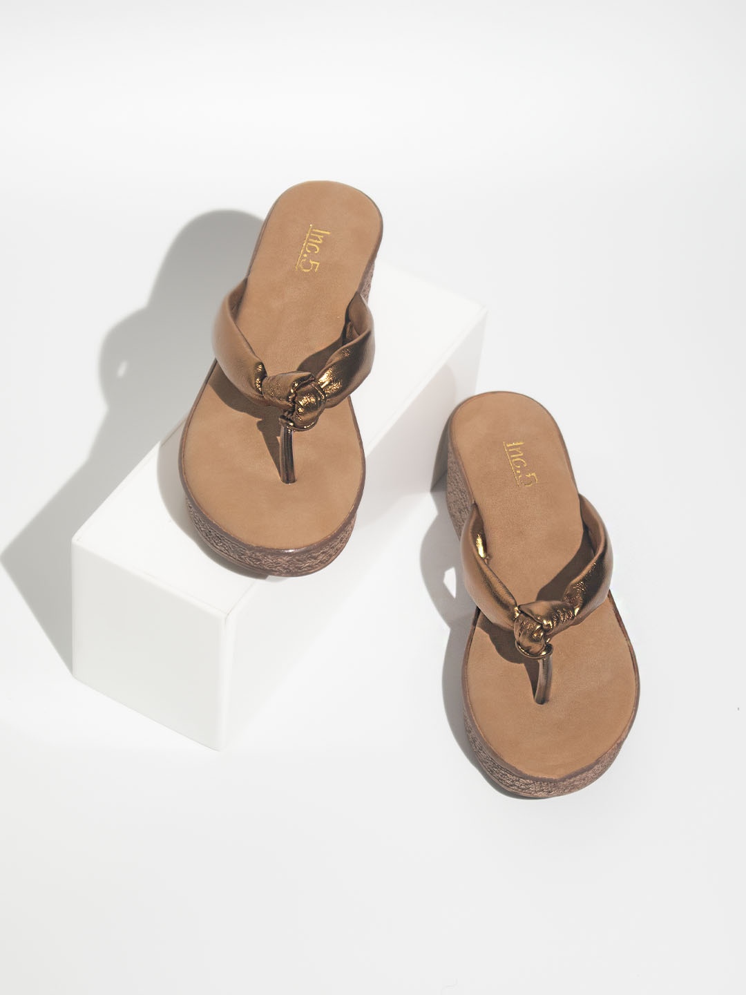 

Inc 5 Women Wedge Heels, Gold