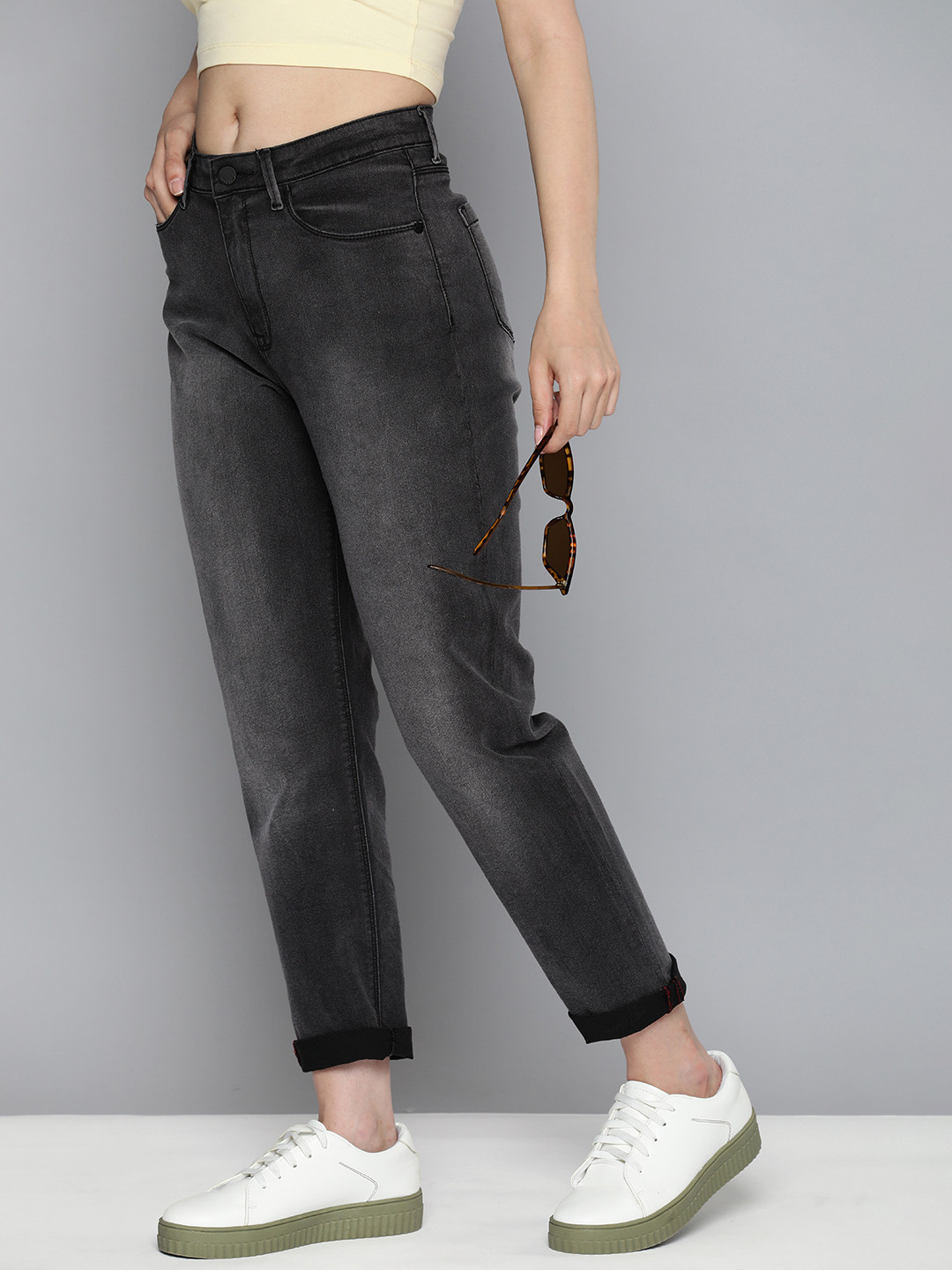 

HERE&NOW Women Mid-Rise Relaxed Fit Heavy Fade Stretchable Jeans, Black