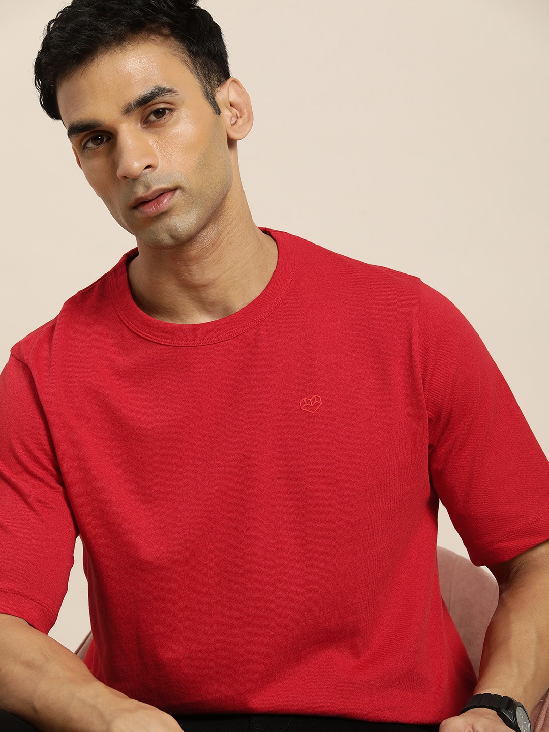 

INVICTUS Men Relaxed Fit Solid T-shirt, Red
