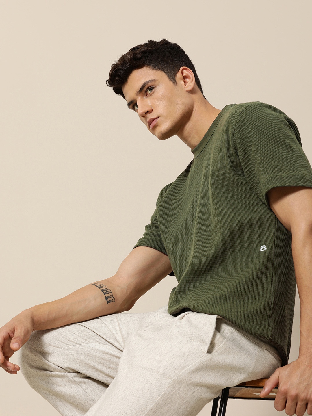 

Mr Bowerbird Men Pure Cotton Liberal Fit Self Design T-shirt, Olive