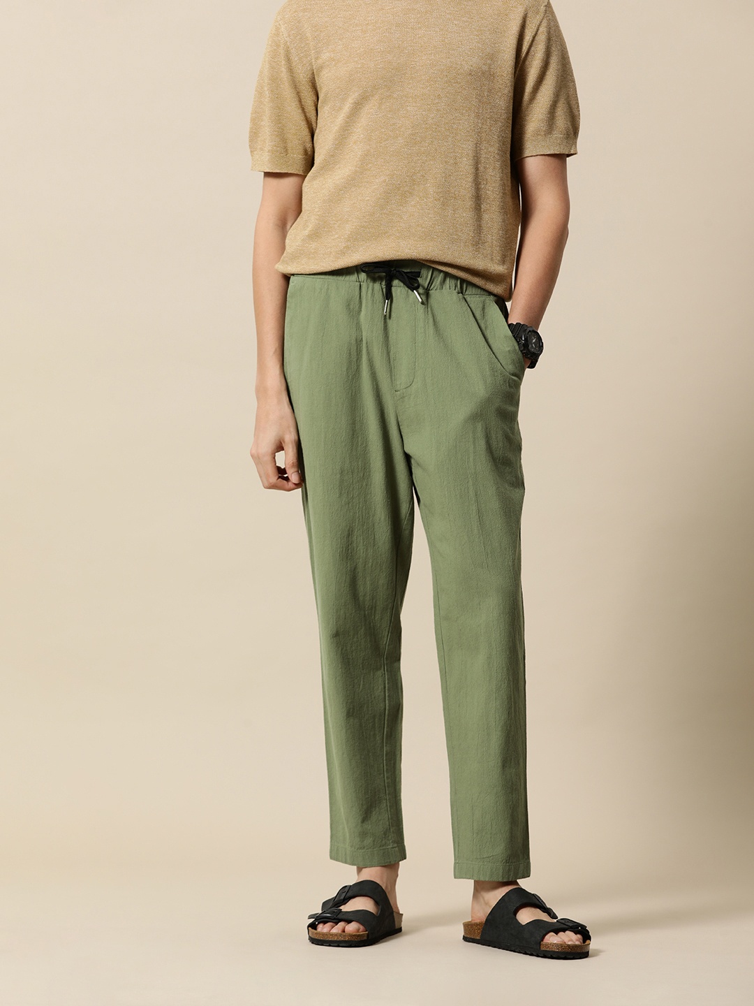 

Mr Bowerbird Men Solid Mid-Rise Pure Cotton Regular Trousers, Olive