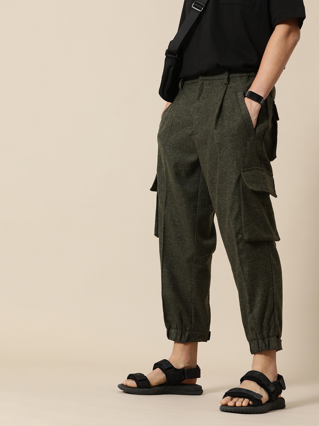 

Mr Bowerbird Men Solid Tweed Pleated Cargos Trousers, Olive