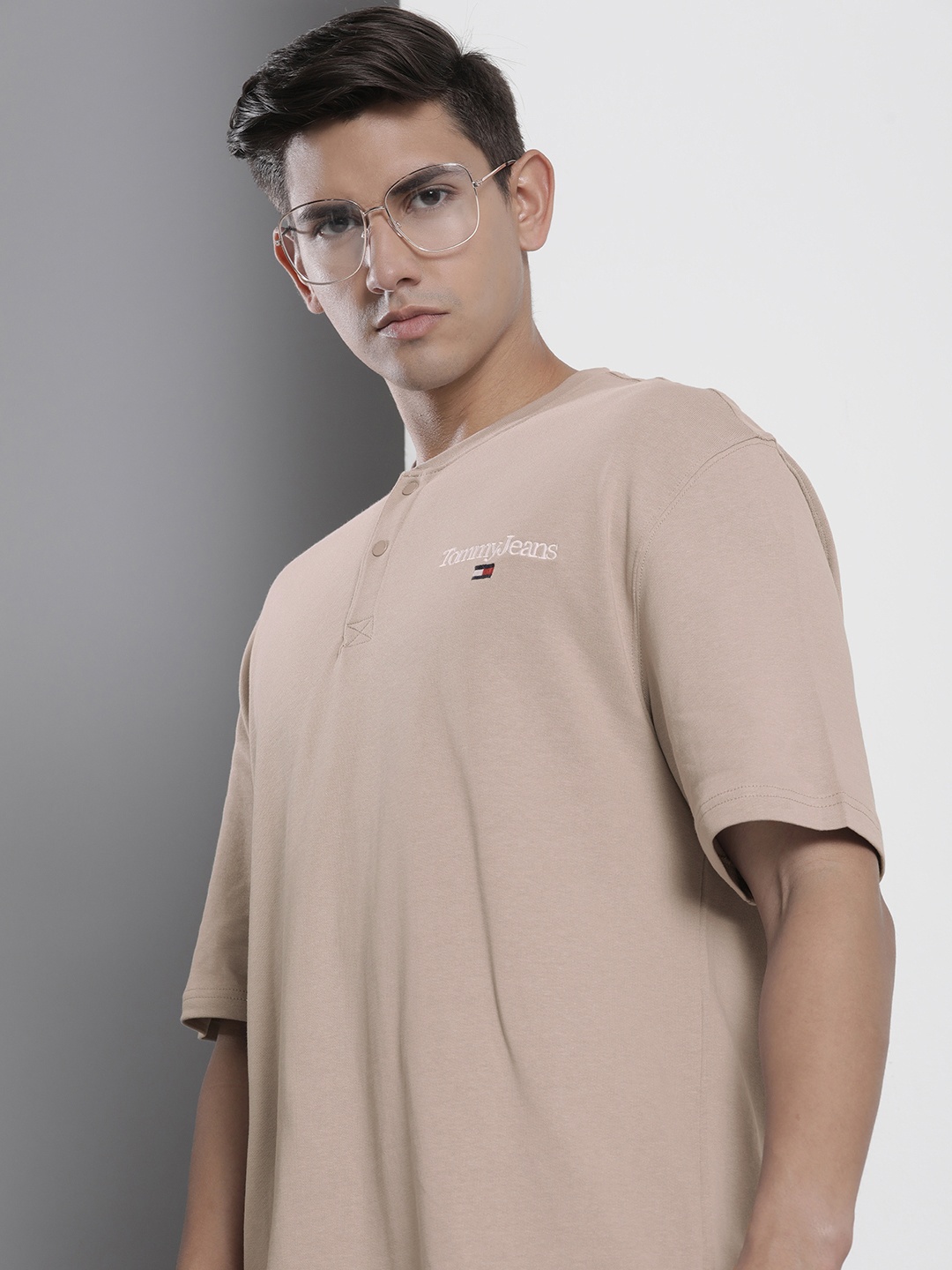 

Tommy Hilfiger Men Brand Logo Embroidered Pure Cotton T-shirt, Taupe
