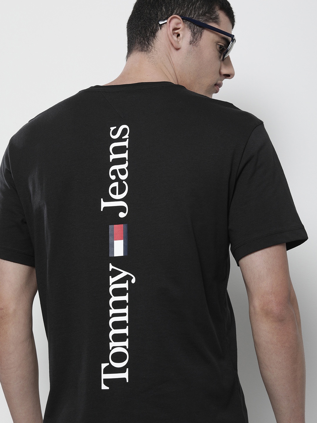 

Tommy Hilfiger Men Brand Logo Printed Pure Cotton T-shirt, Black