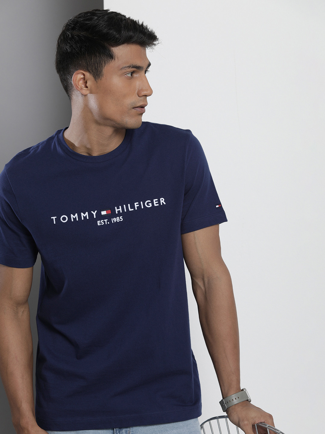 

Tommy Hilfiger Men Brand Logo Embroidered Pure Cotton T-shirt, Navy blue