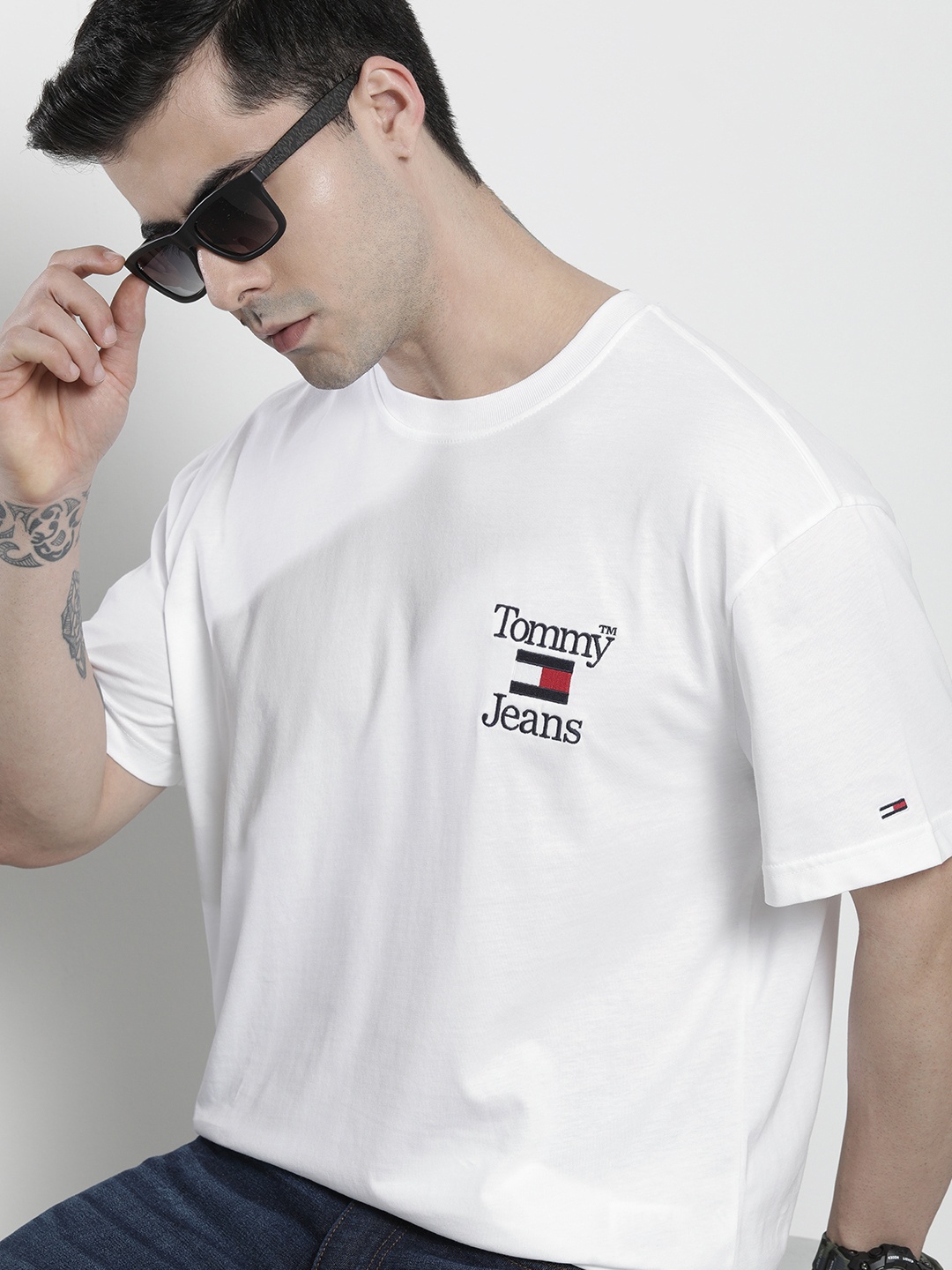 

Tommy Hilfiger Men Brand Logo Embroidered Pure Cotton Relaxed Fit T-shirt, White