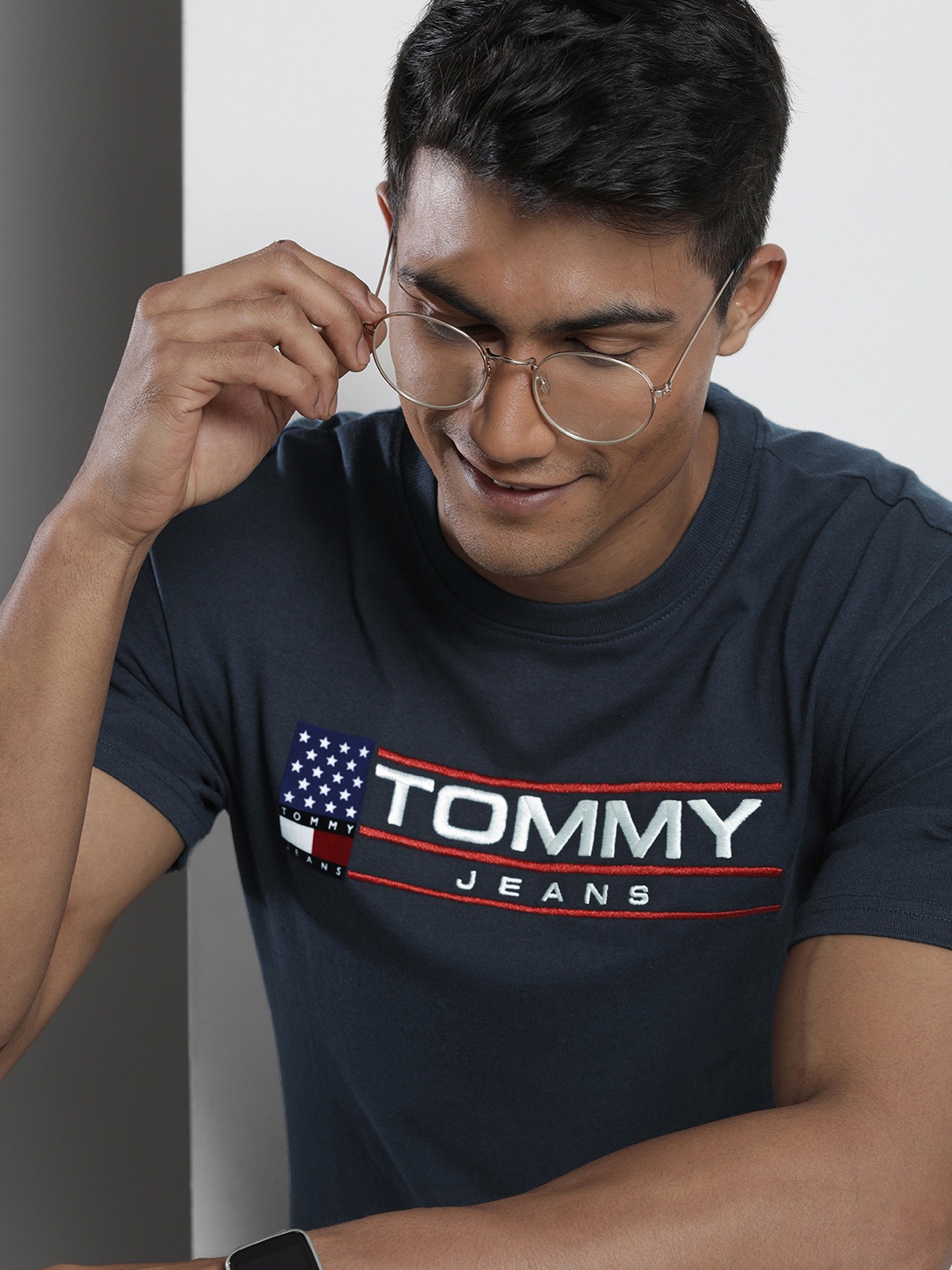 

Tommy Hilfiger Men Brand Logo Embroidered Pure Cotton T-shirt, Navy blue