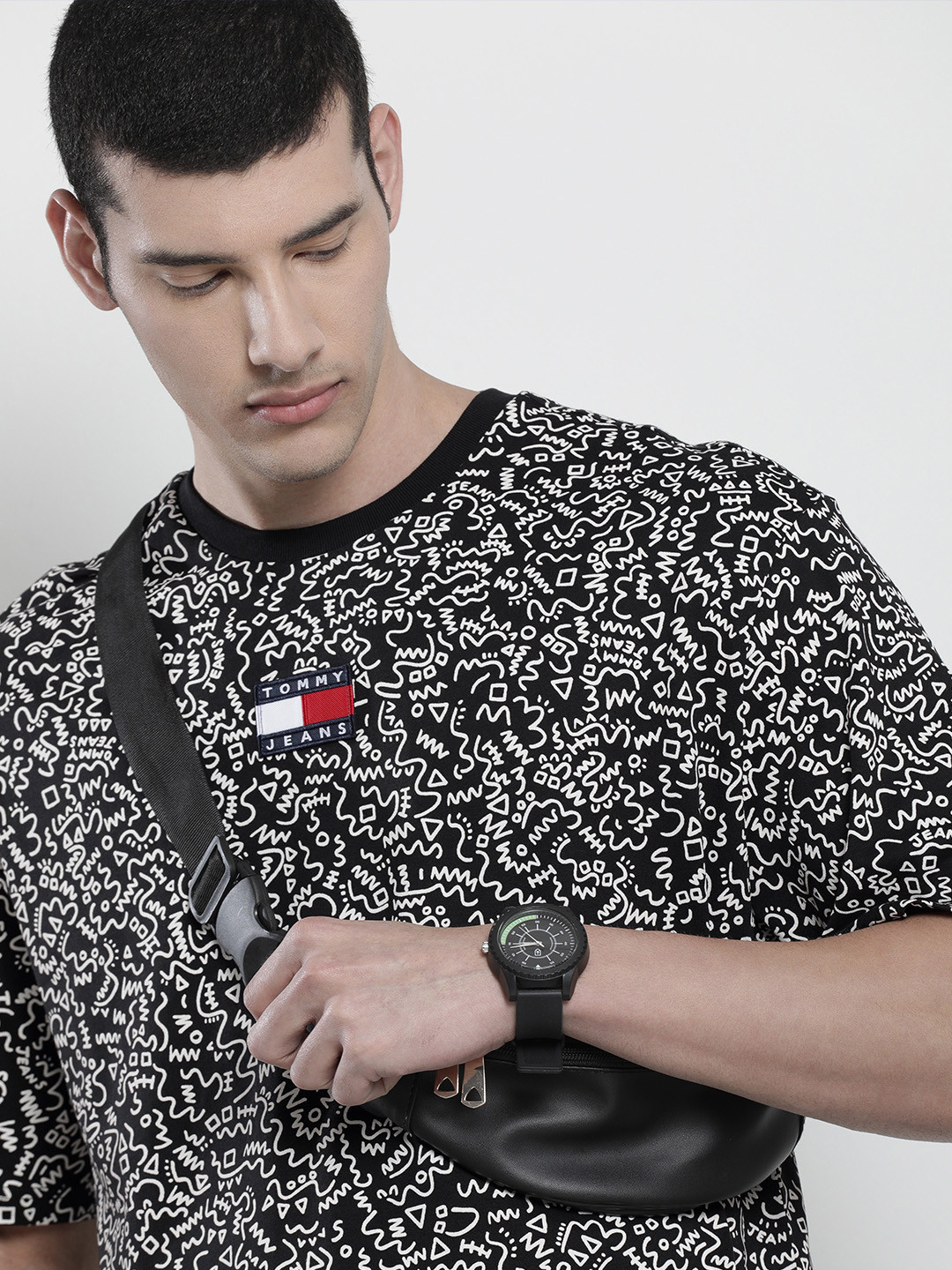 

Tommy Hilfiger Men Sustainable Pure Cotton Printed Applique T-shirt, Black