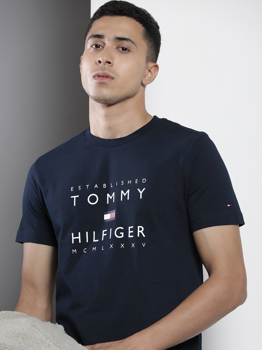 

Tommy Hilfiger Men Brand Logo Printed Pure Cotton Slim Fit T-shirt, Navy blue
