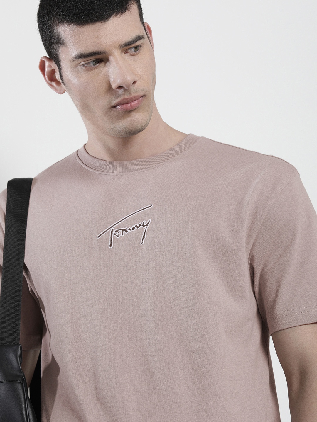 

Tommy Hilfiger Men Pure Cotton T-shirt with Logo Detailing, Taupe