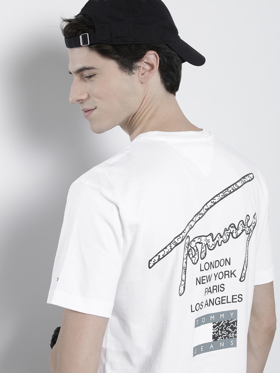 

Tommy Hilfiger Men Typography Print Pure Cotton T-shirt, White