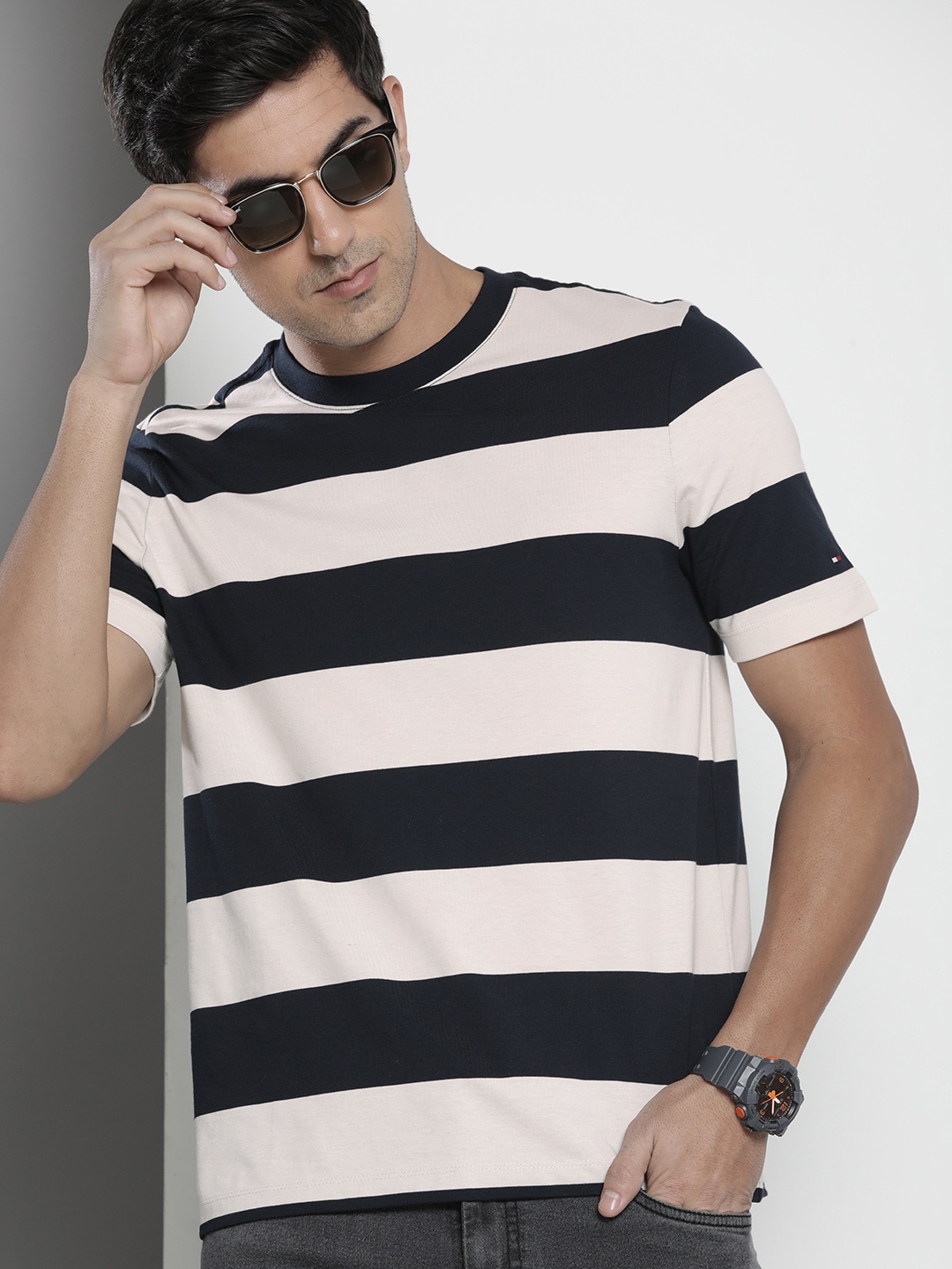 

Tommy Hilfiger Men Striped Pure Cotton T-shirt, Navy blue