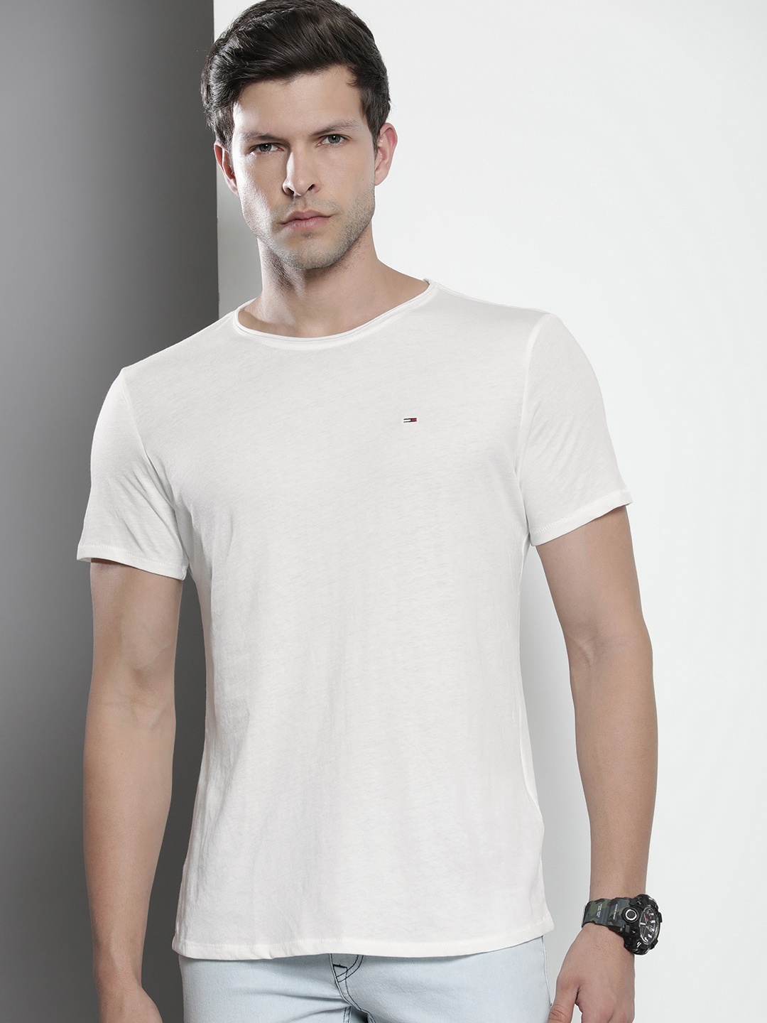 

Tommy Hilfiger Men Round Neck Slim Fit T-shirt, White