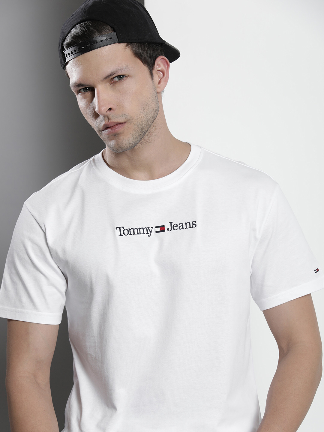 

Tommy Hilfiger Men Pure Cotton Round T-shirt, White