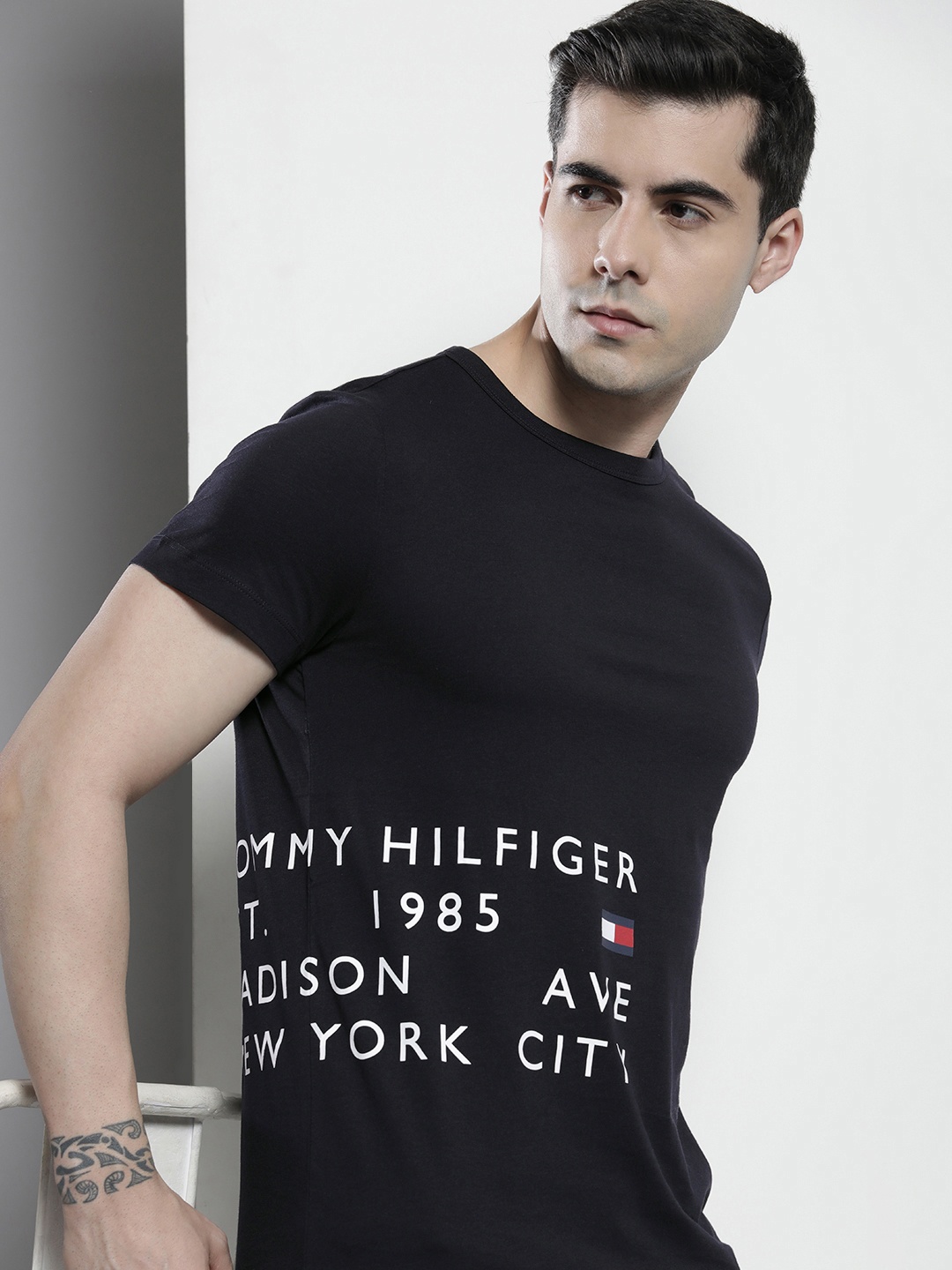 

Tommy Hilfiger Men Brand Logo Printed Pure Cotton Slim Fit T-shirt, Navy blue