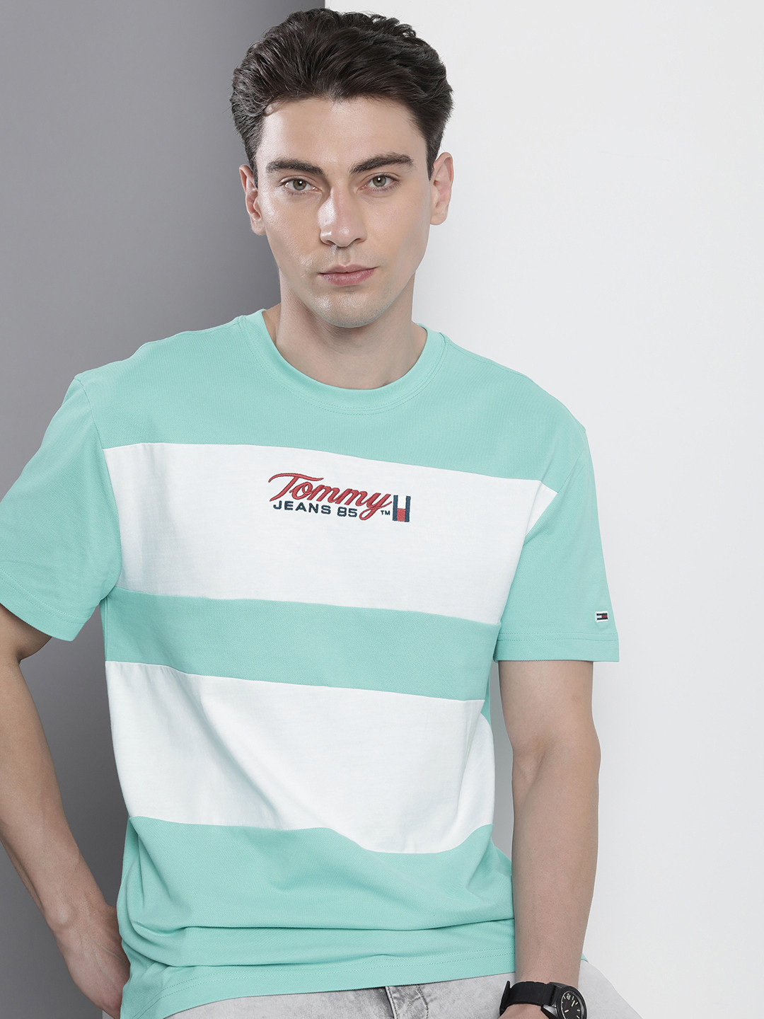 

Tommy Hilfiger Men Colourblocked Pure Cotton T-shirt, Turquoise blue