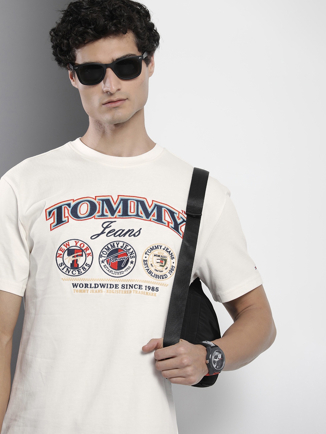 

Tommy Hilfiger Men Brand Logo Embroidered Pure Cotton T-shirt, Off white