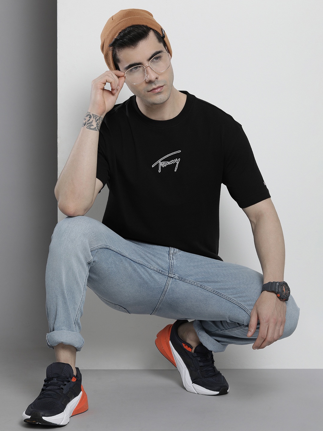 

Tommy Hilfiger Men Brand Logo Embroidered Detail Pure Cotton T-shirt, Black