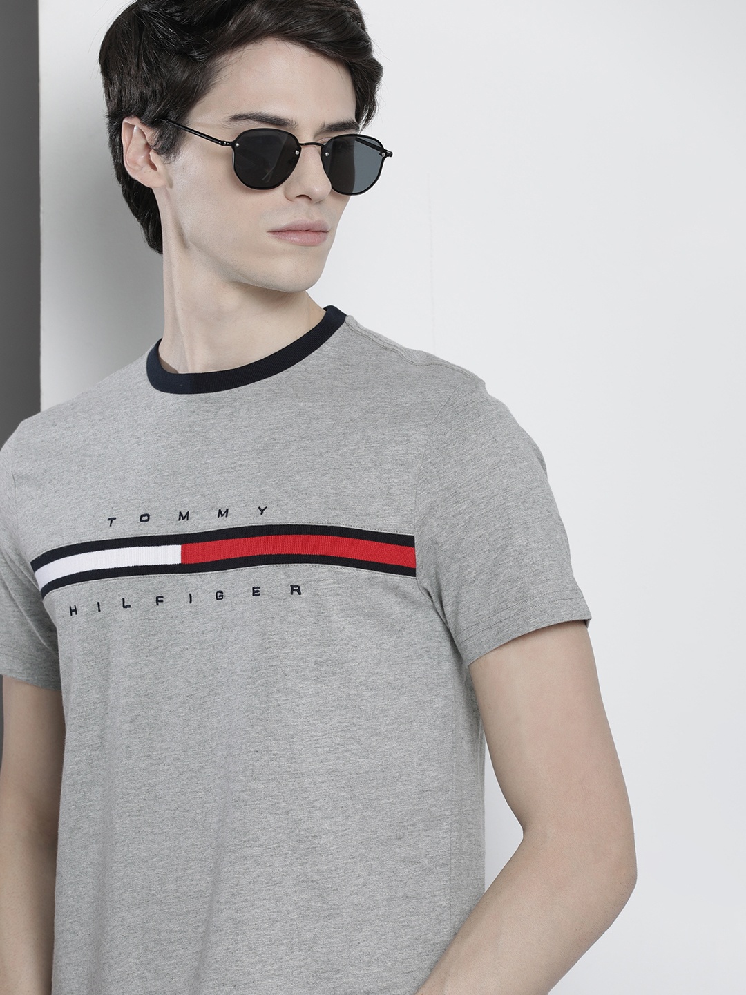 

Tommy Hilfiger Men Brand Logo Striped Pure Cotton T-shirt, Grey