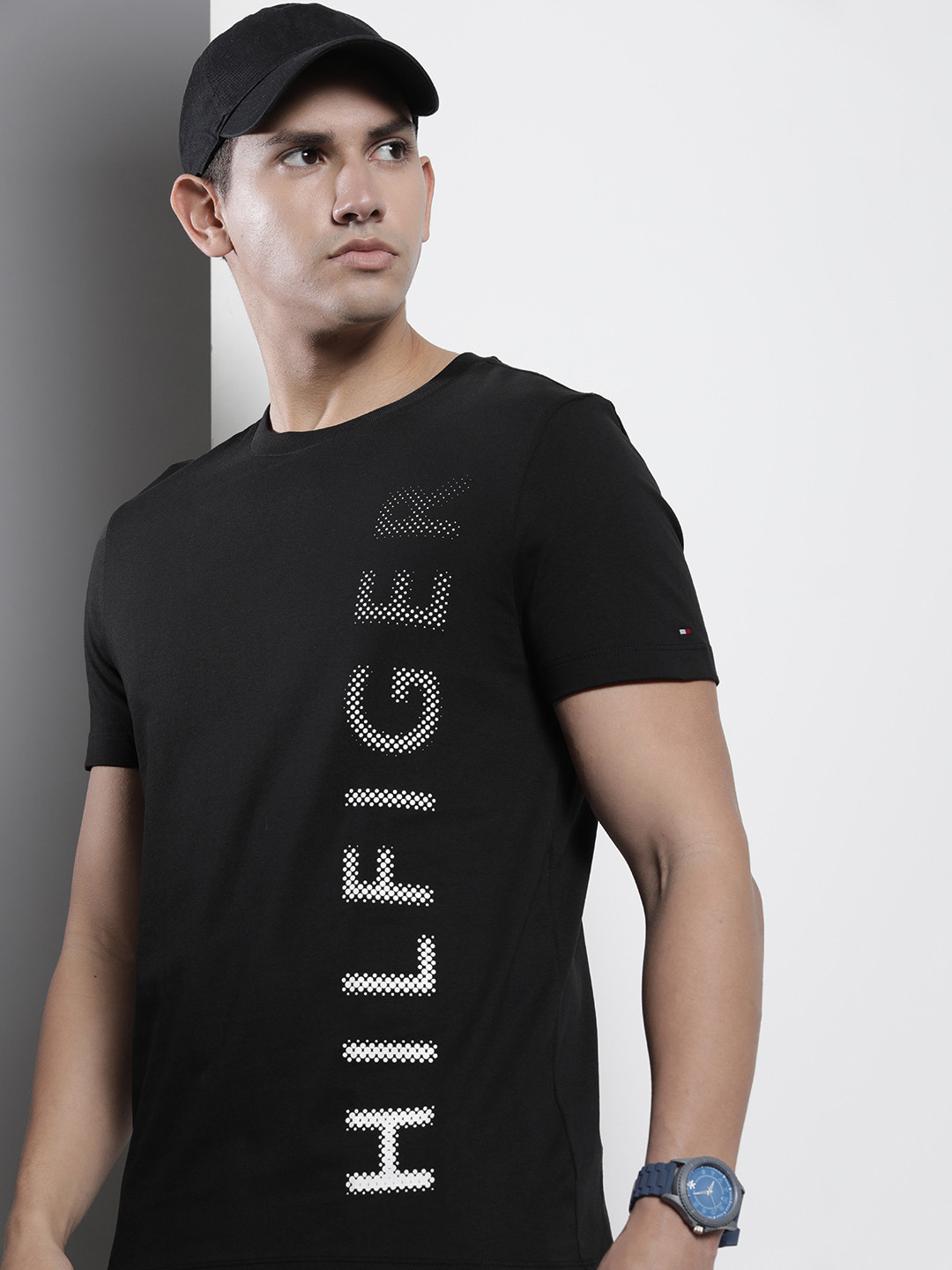 

Tommy Hilfiger Men Sustainable Pure Cotton Brand Logo Printed Slim Fit T-shirt, Black