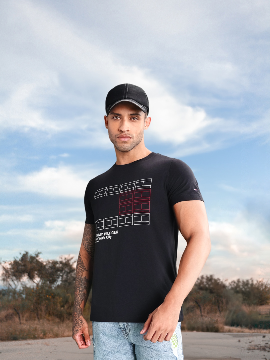 

Tommy Hilfiger Men Printed Sustainable Pure Cotton Slim Fit T-shirt, Black