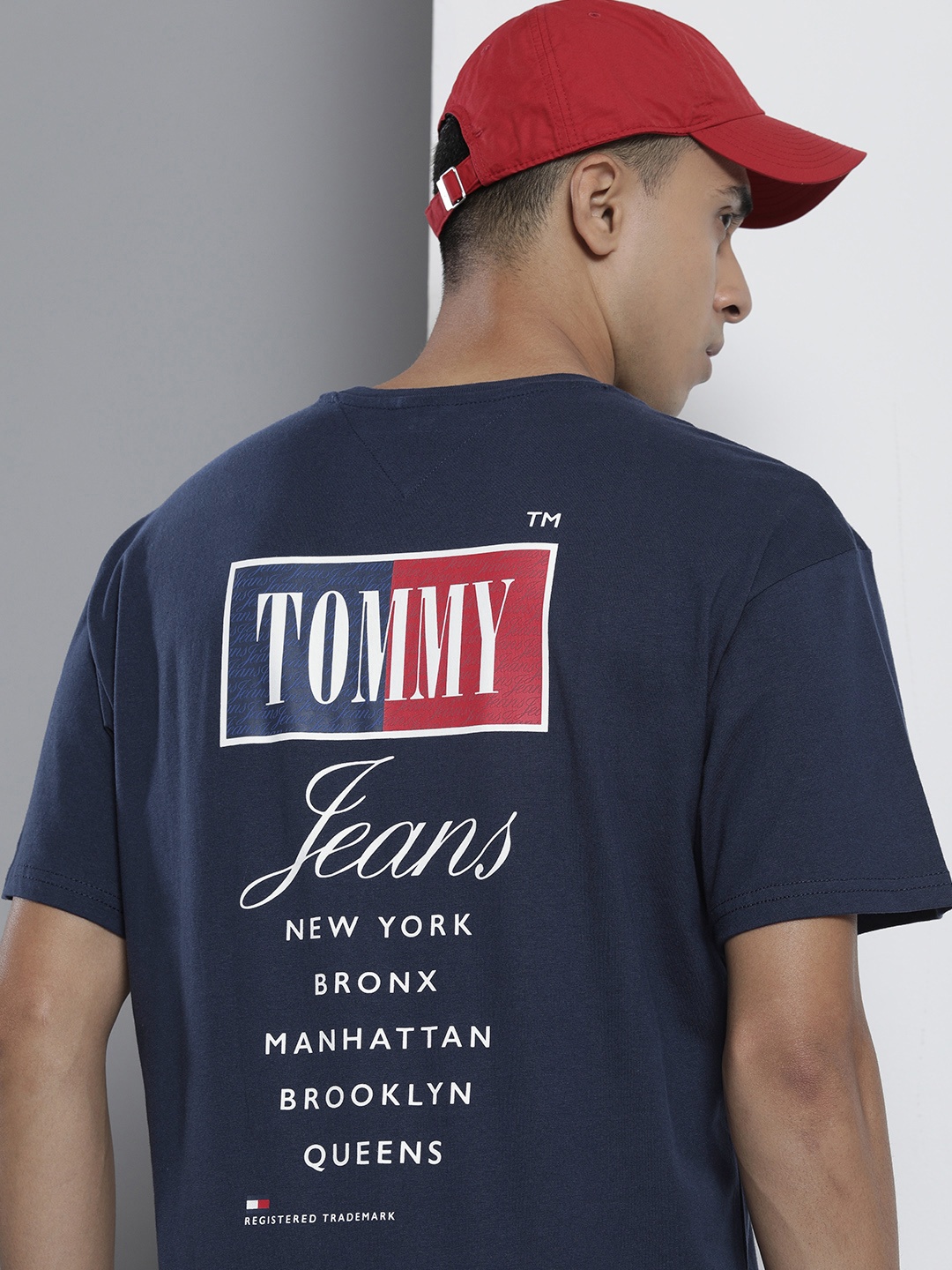 

Tommy Hilfiger Men Brand Logo Printed Pure Cotton T-shirt, Navy blue